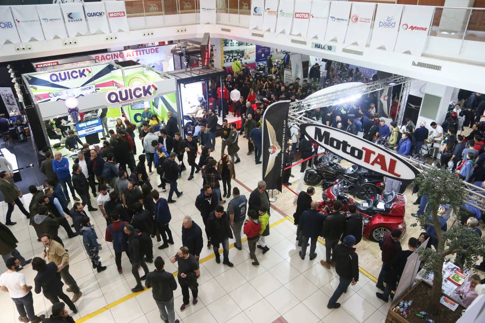 Motosiklet aşkı kar fırtınası dinlemedi