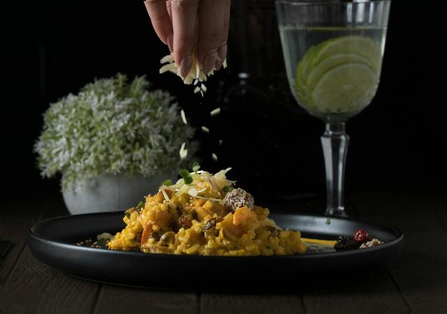  Balkabaklı risotto’ya yaprak adaçayı ve karamelize fındık çok yakışıyor.