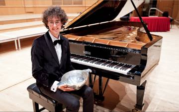 Dünya çapında başarılı bir genç müzisyen: Can Çakmur 