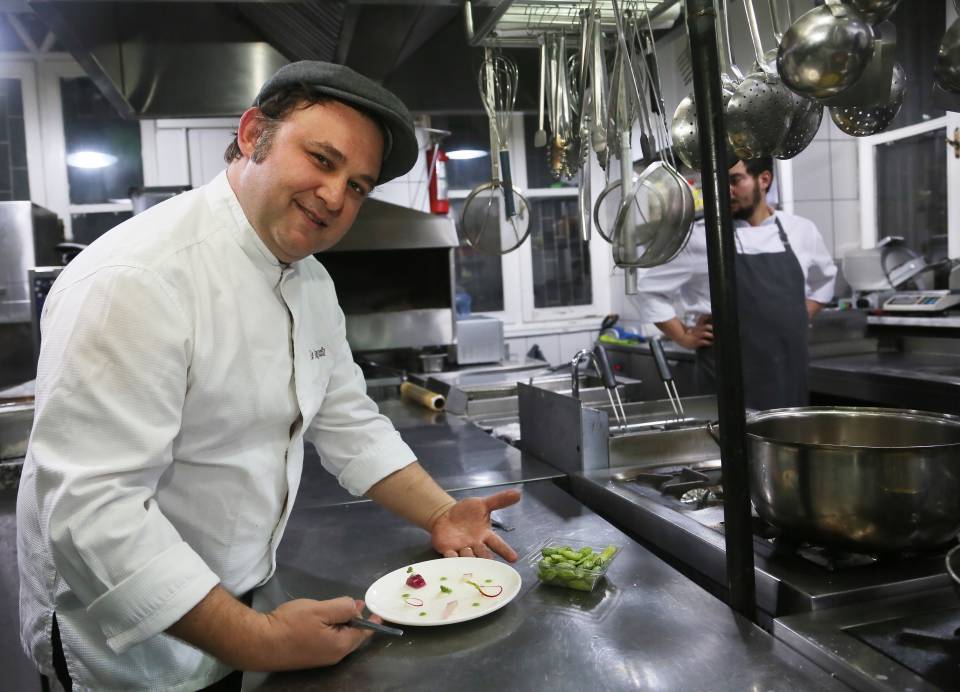 Birbirini tanımayan 30 kişi aynı sofrada!