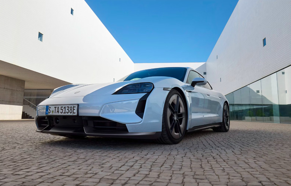 Porsche’den yenilenen ve en hızlı Taycan modelleri