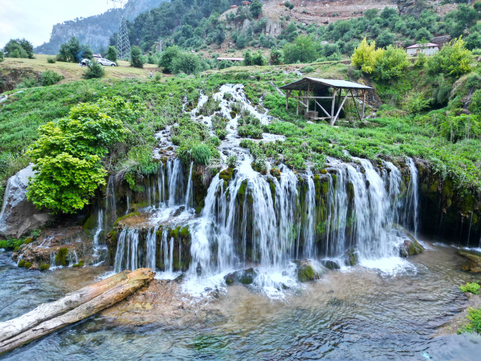 Aladağlar'ın Tehlikeli Rotası; Küp Şelalesi’nin Peşinde