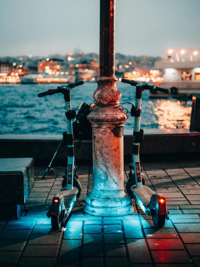 Yakıt maliyetleri, trafik ve kısa mesafe ulaşım ihtiyacı nedeniyle motosiklet ve scooter özellikle büyükşehirlerde temel ulaşım araçlarından biri haline geliyor.