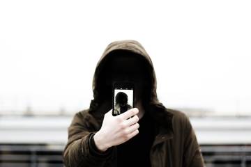 Selfie çekmeden önce iki kere düşünün! Selfie çekmeden önce iki kere düşünün!