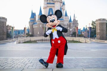Bugün, Dünya Mickey Mouse Günü