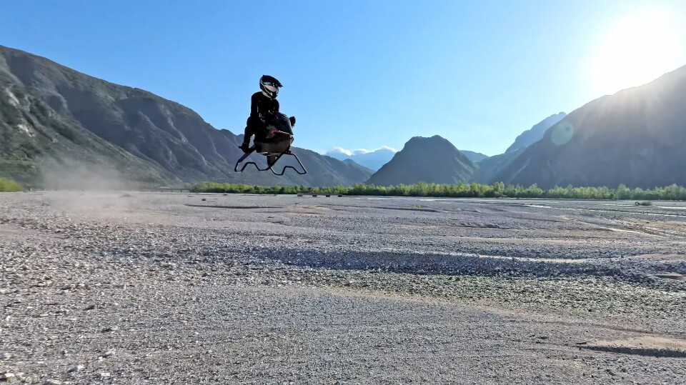 Jetgiller’e adım adım… Uçan motosiklet gökyüzünde!