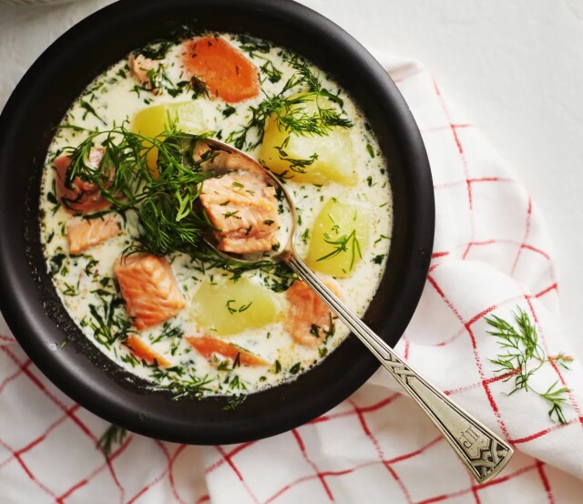  Somonlu patatesli bu çorba, kremamsı yapısıyla son derece doyurucu.