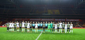 Kadınlar toplumsal farkındalık yaratmak için sahalarda Kadınlar toplumsal farkındalık yaratmak için sahalarda