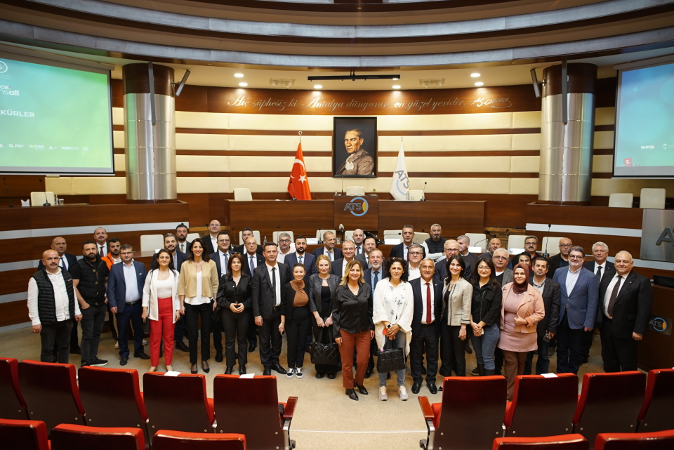 “Finansal Market Vizyonu ile Sigortadan Fazlası” başlıklı sektörel toplantının üçüncüsü Antalya Ticaret ve Sanayi Odası ev sahipliğinde gerçekleşti.