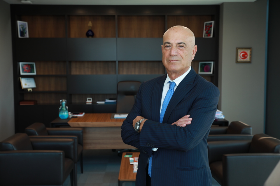ÜLKE EKONOMİSİNİN LOKOMOTİFİ 2 SEKTÖRDE DİKKAT ÇEKİCİ BENZER TRENDLER ÜLKE EKONOMİSİNİN LOKOMOTİFİ 2 SEKTÖRDE DİKKAT ÇEKİCİ BENZER TRENDLER