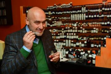 Türkiye’de kokunun kitabını yazan adam: Vedat Ozan