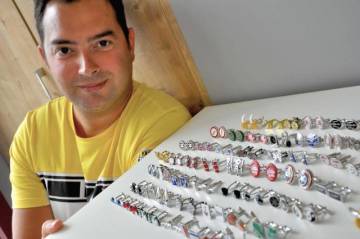 Kol düğmesi koleksiyonu için 100 bin TL harcadı