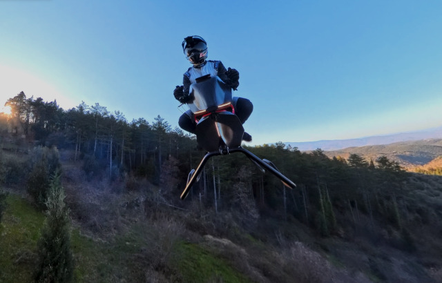 Airbike hafifi ve çevik yapısıyla tam bir uçan motosiklet.