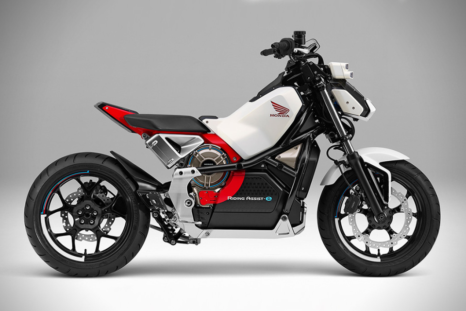 İki tekerin evriminde altın buluş: Devrilmeyen motosiklet İki tekerin evriminde altın buluş: Devrilmeyen motosiklet