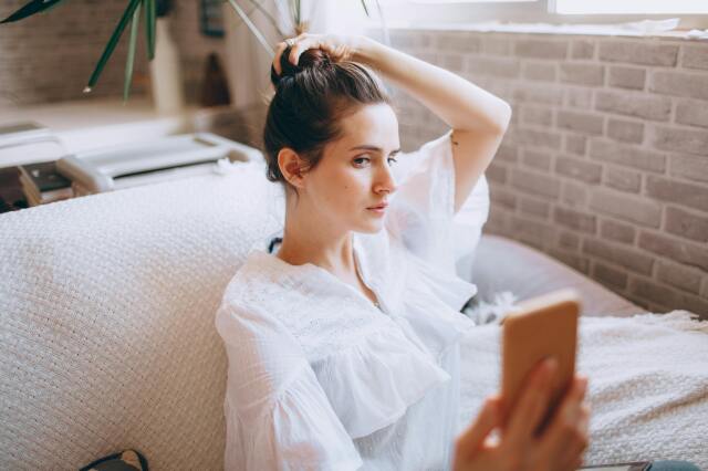 Sosyal medya, film ve dizi platformları ya da televizyon… Kendinizi zihinsel diyete alın. Tükettiğiniz içerikleri gözden geçirin.