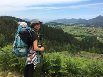 Dünyayı arşınlayan sanatçı Di̇cle Doğan