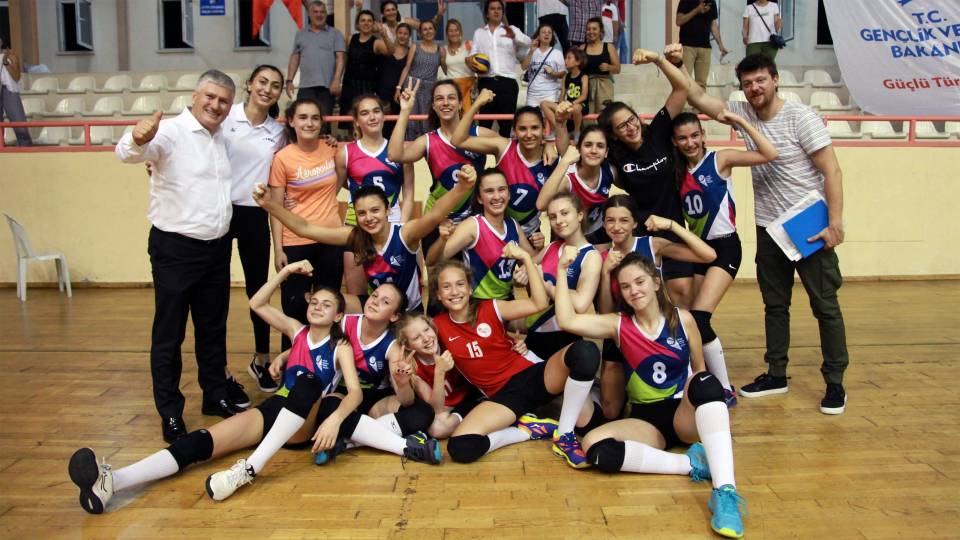 Yeniköy Voleybol İdman Kulübü’nden atak Yeniköy Voleybol İdman Kulübü’nden atak