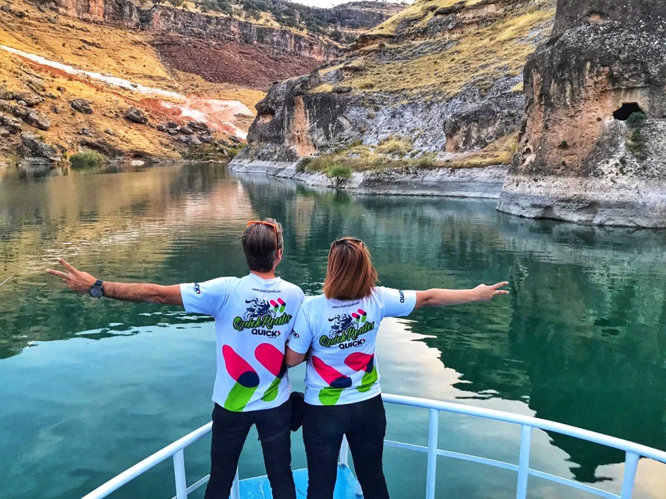 Evliyalara Diz Çöken Eğil