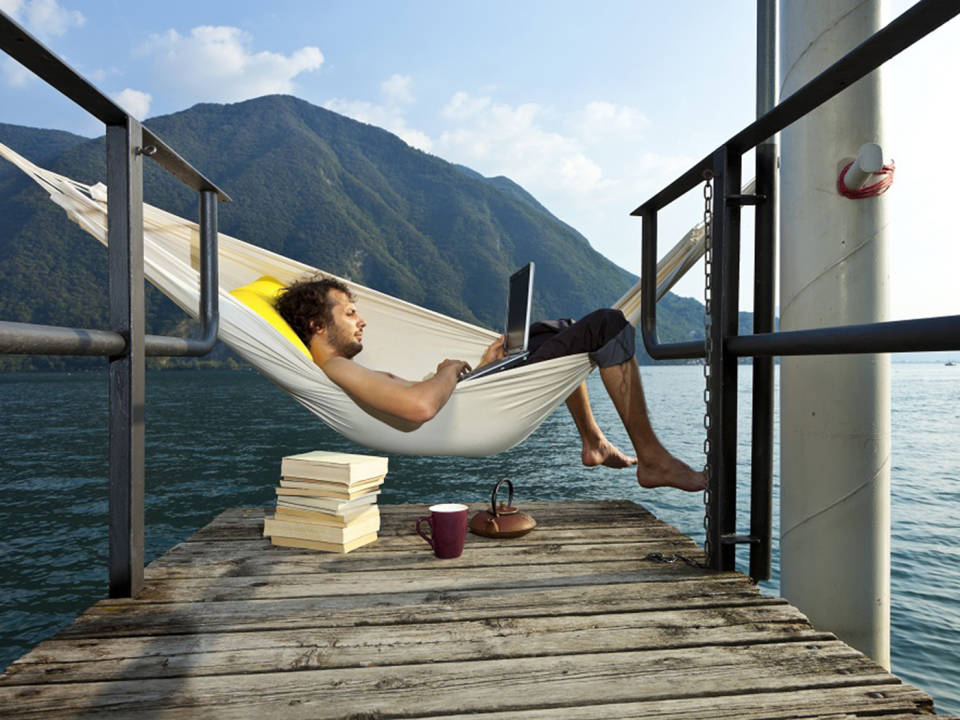 İnternet çağında fikir işçiliği: Dijital göçebelik  İnternet çağında fikir işçiliği: Dijital göçebelik