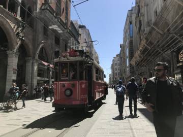 İstiklal Caddesi’ne renk katan sokak müzisyenleri