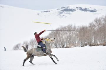 Beyaz şehrin kara sevdası: Cirit 