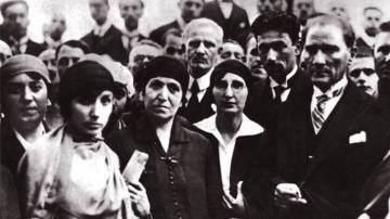 Mesleklerine göre Türkiye’nin kadın ilkleri Mesleklerine göre Türkiye’nin kadın ilkleri