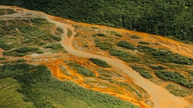  California Üniversitesi’nden araştırmacı Abagael Pruitt olayı “paslanan nehirler” olarak tanımlıyor.