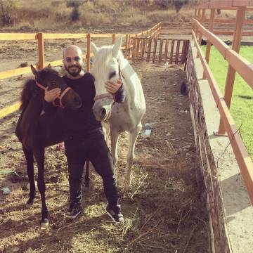 Büyük bedenlerin ve büyük ruhların sevgileri de büyük oluyor