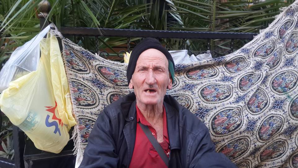 Kedi ve köpeklerin kahramanı: Osman Abi