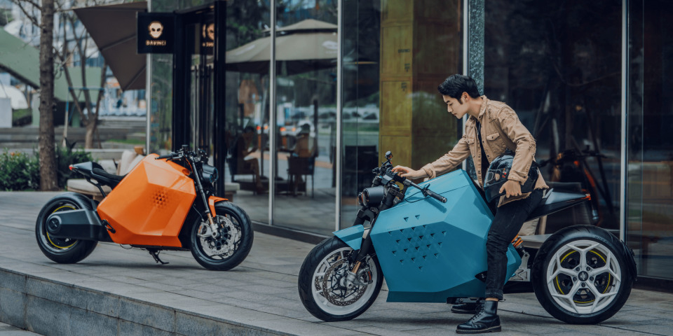 İki tekerlekli dinamik bir robot: Davinci DC100