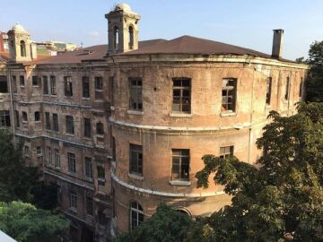155 yıllık Fransız Saint Joseph Yetimhanesi 155 yıllık Fransız Saint Joseph Yetimhanesi