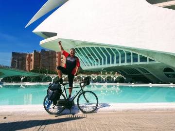 İnşaat mühendisliğinden, bisikletle dünya turuna İnşaat mühendisliğinden, bisikletle dünya turuna