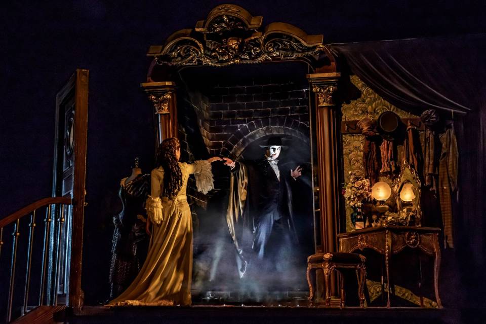 Her sokağından notalar taşan Broadway'de bir müzikal deneyimi Her sokağından notalar taşan Broadway'de bir müzikal deneyimi