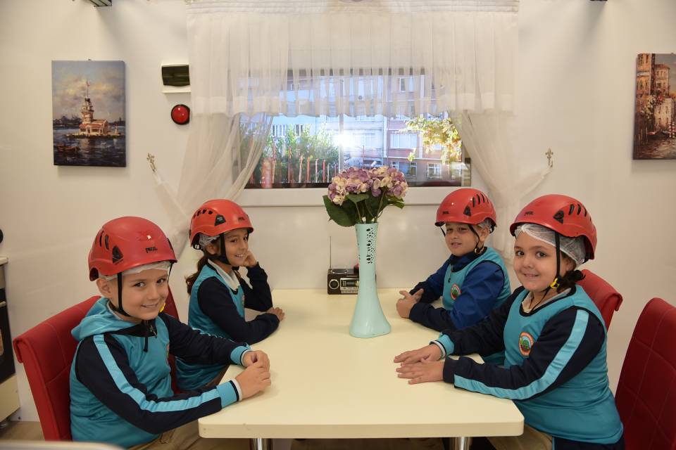 Eğlenceli afet eğitiminin adresi Kadıköy