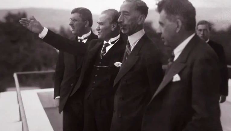 10 Kasım 1938’de, tüm dünya Atatürk’ü andı 10 Kasım 1938’de, tüm dünya Atatürk’ü andı