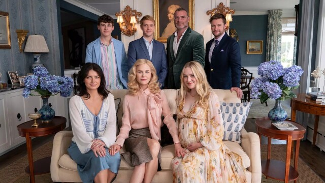 “The Perfect Couple” (Mükemmel Çift) güçlü bir oyuncu kadrosuna sahip. Hikayeyi Nicole Kidman, Liev Schreiber, Eve Hewson, Billy Howle, Meghann Fahy, Mia Isaac, and Dakota Fanning gibi isimler canlandırıyor.