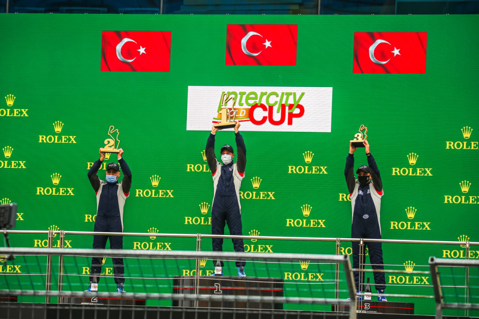 Quick Sigorta sponsorluğundaki Barkın Pınar, birincilik kupasını kaldırdı!