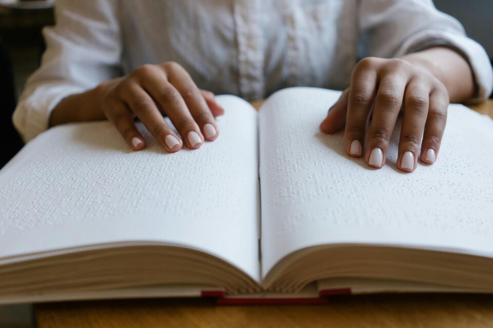Gözlere ışık olan Braille alfabesinin hikayesi Gözlere ışık olan Braille alfabesinin hikayesi