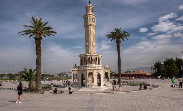 Yüksek nem, rüzgar akımlarının azalması ve hızlı yapılaşma İzmir’i kırılgan bir hale getiriyor. Yüksek nem, rüzgar akımlarının azalması ve hızlı yapılaşma İzmir’i kırılgan bir hale getiriyor.