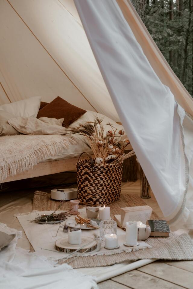 Konaklama tarafında butik işletmeler, tiny house konseptleri, glamping alanları ve doğa temelli kısa kaçış lokasyonları da öne çıkıyor.